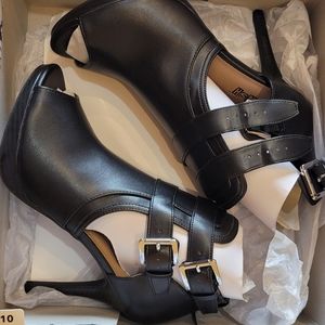 Peep toe black heels